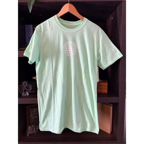 🐿️NWT Urban Outfitters Rebels & Nomads Green & White Think Global Graphic Tee - Picture 2 of 6